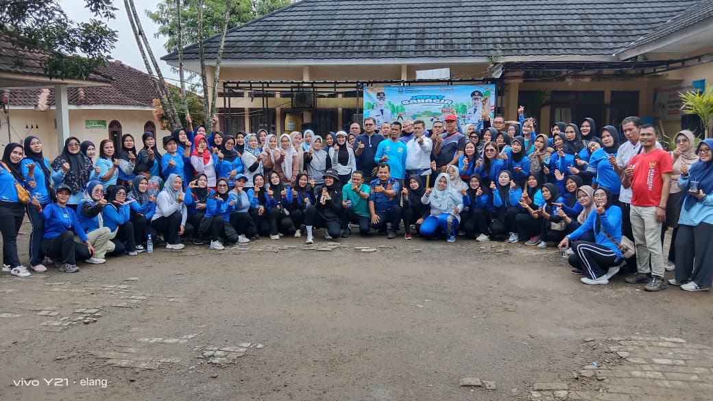 jumat-bahagia-kecamatan-petir-senam-sehat-cek-kesehatan-gratis-dan-jumat-bersih